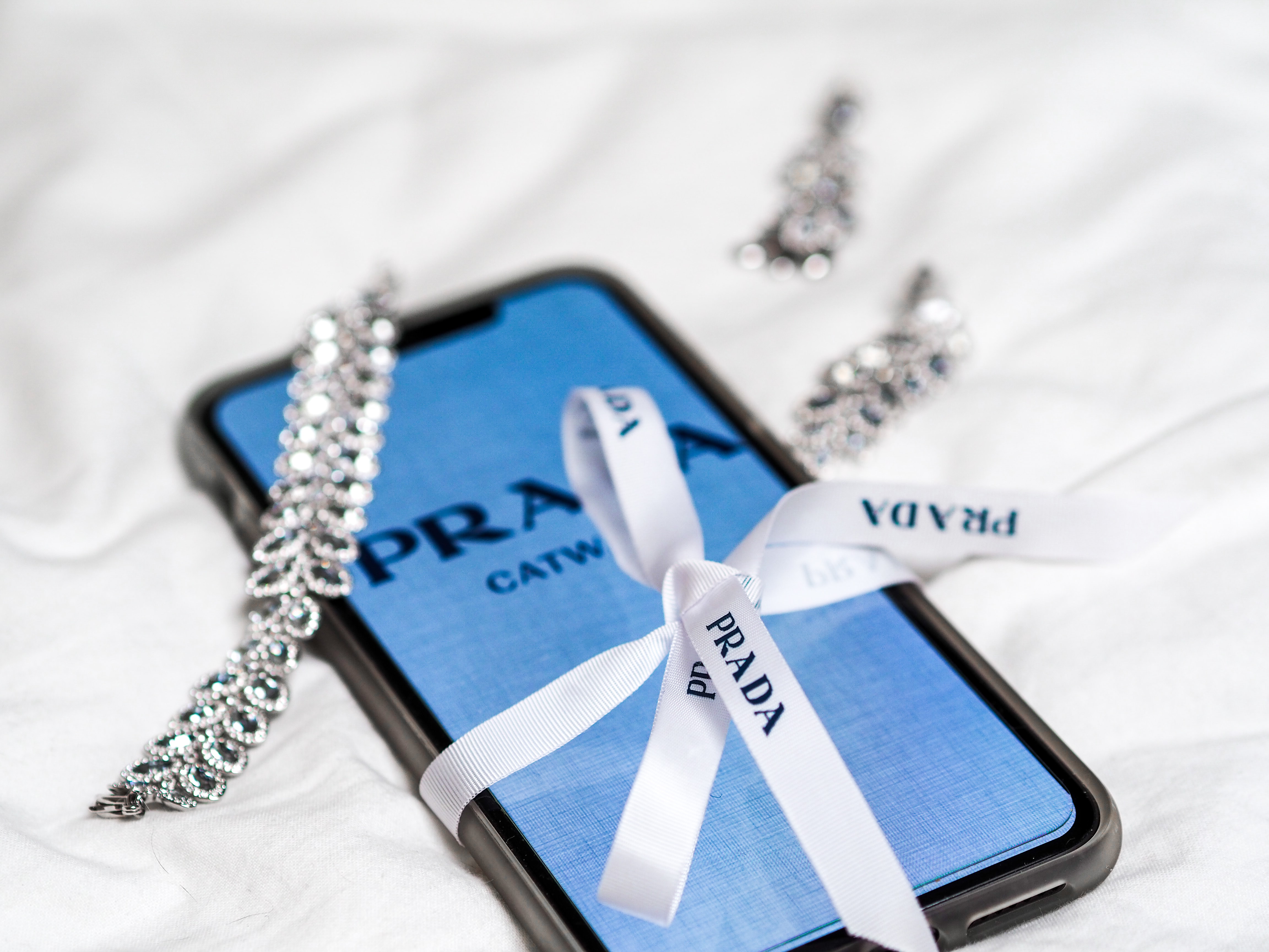 Open Picture: Luxury Brands Using Mobile Applications